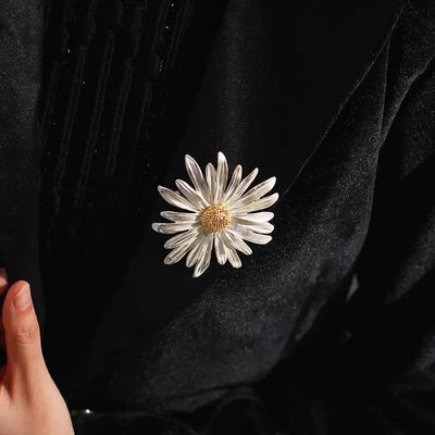 Women's Artistic Oil Painting Silver Daisy Brooch