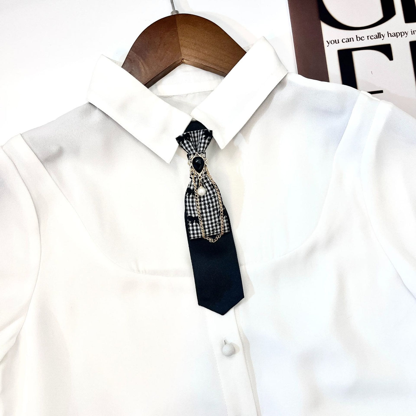 Pre-tied Black Peach Heart Pearl Fashionable Necktie - image 1