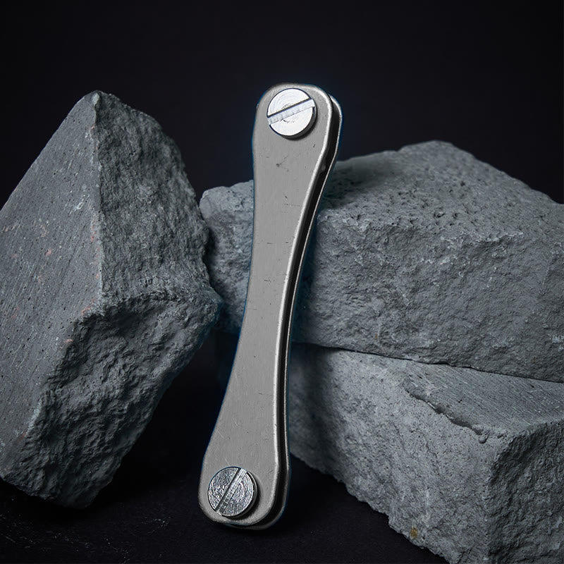 Space Saving And Comfortable To Carry Compact Key Organizer - Silver - image 10